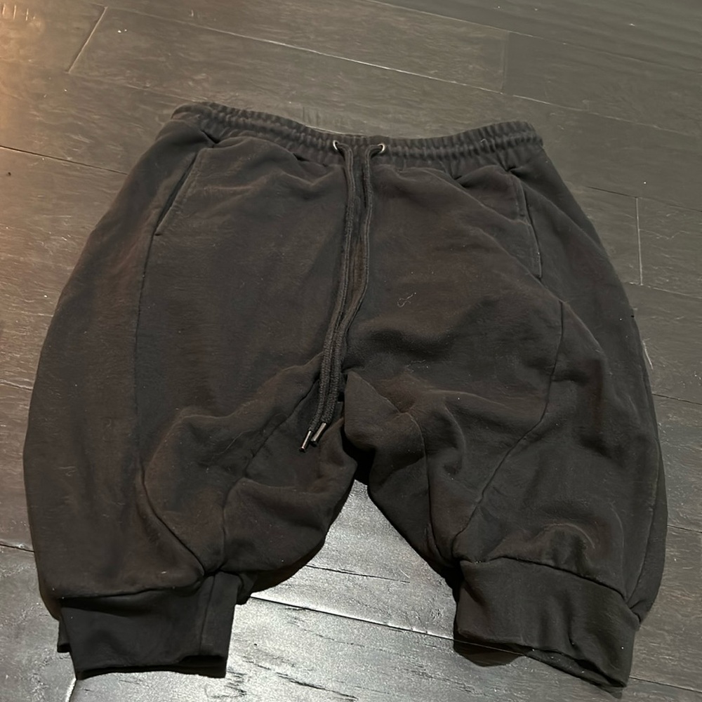 2 men shorts med black worn
